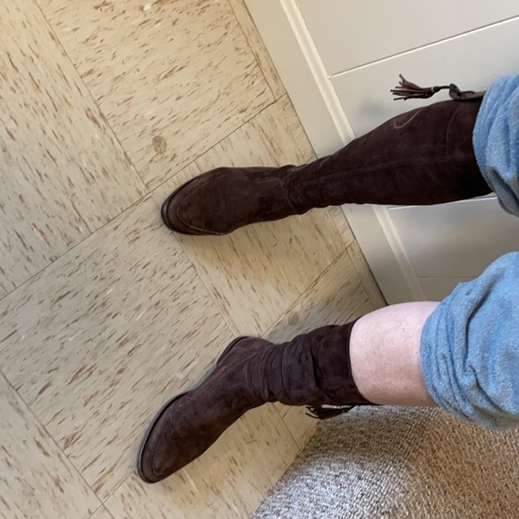 Henry Beguelin Tall Suede Boots w Curved Stitching Up Tassel Sides Flattering - Picture 8 of 10